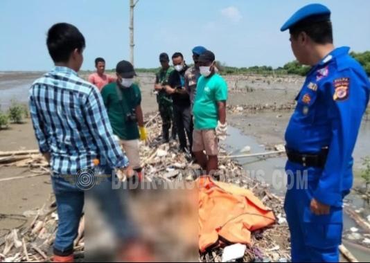 Mayat Pria Ditemukan di Bibir Laut Muara Cirebon, Polisi Bergerak Cepat Lakukan Evakuasi