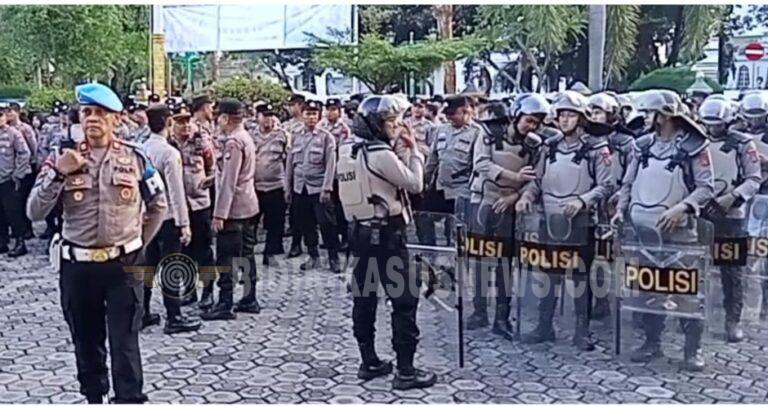 Meski Aksi Demo Hari Buruh di Cirebon Diwarnai Bakar Ban, Polisi Memastikan Situasi Aman Terkendali