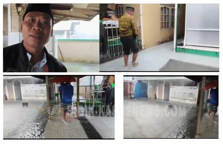 Drainase Ditutup,Kab.Sintang Kalbar Terendam:Ruko,Kawasan Ekonomi Dan Perbelanjaan Diduga Penyebab Banjir Jalan Lintas Melawi