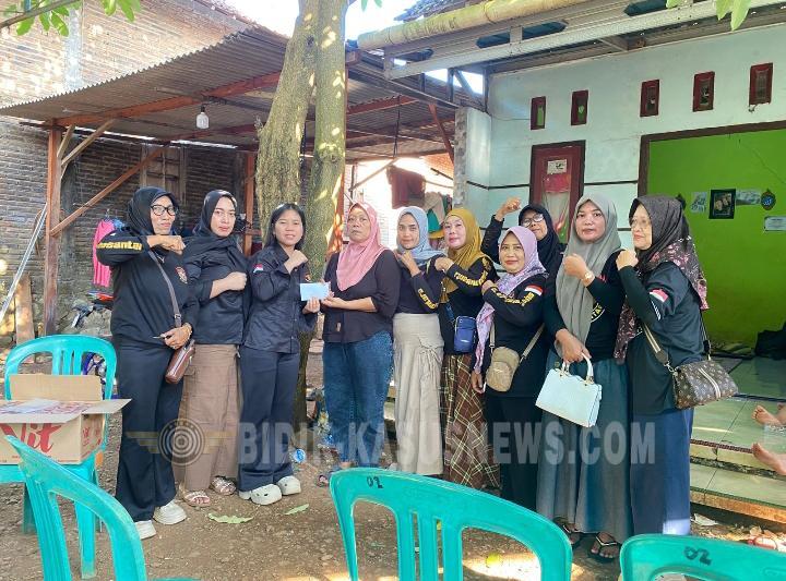 Srikandi Squad Nusantara DPC Jepara Berikan Santunan kepada Keluarga Almarhum Ketua PAC Kembang
