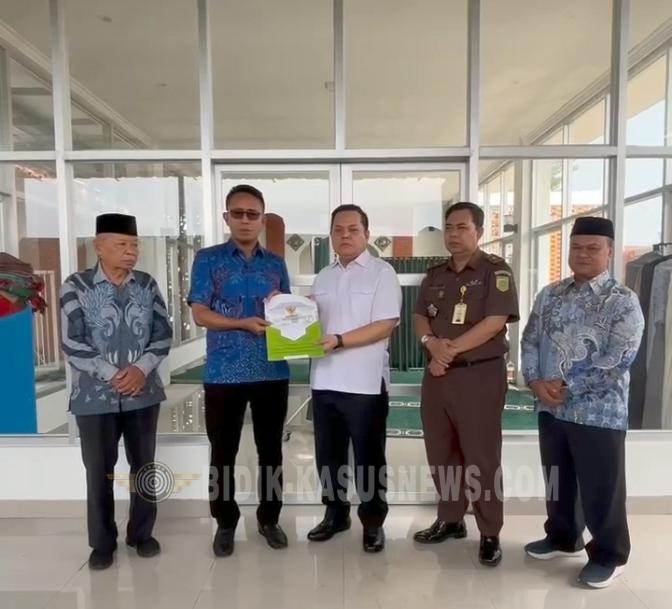 ‎Baznas Majalengka Salurkan Bantuan Pembangunan Masjid Atta’awun Kejari