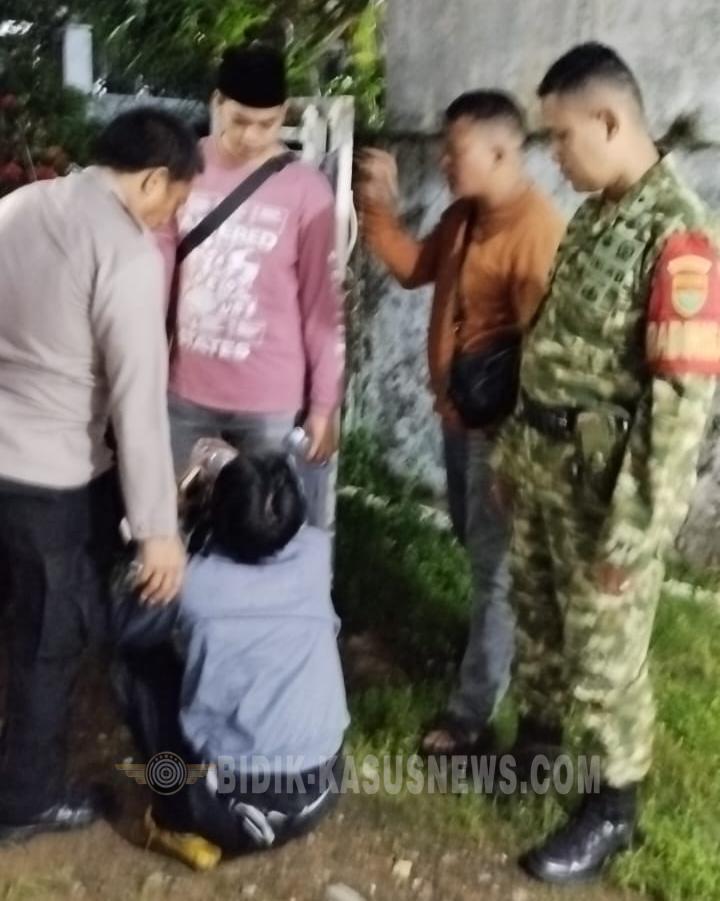 Babinsa Pahoman Sigap Redam Keributan Suporter di Bandar Lampung, Bentrokan Berhasil Dicegah dalam Hitungan Menit