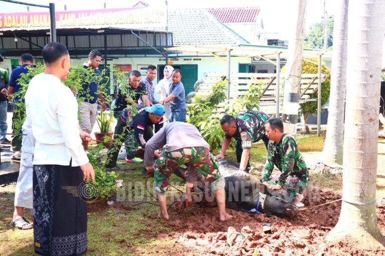 Semangat Idul Adha, Kodim 0410/KBL Berbagi Daging Kurban dan Pererat Kebersamaan dengan Warga