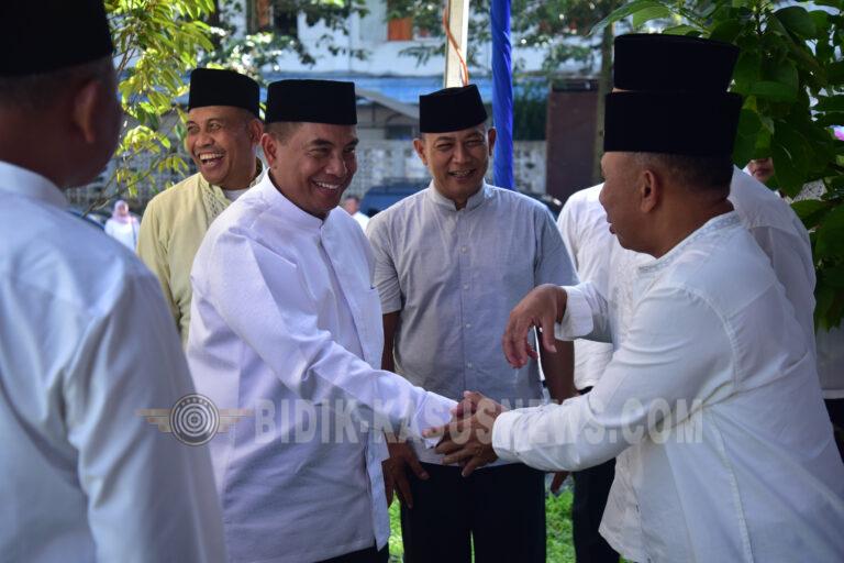 Pangkormar Serahkan Sapi Kurban 1,4 Ton, Korps Marinir Salurkan Puluhan Hewan Kurban untuk Prajurit dan Masyarakat