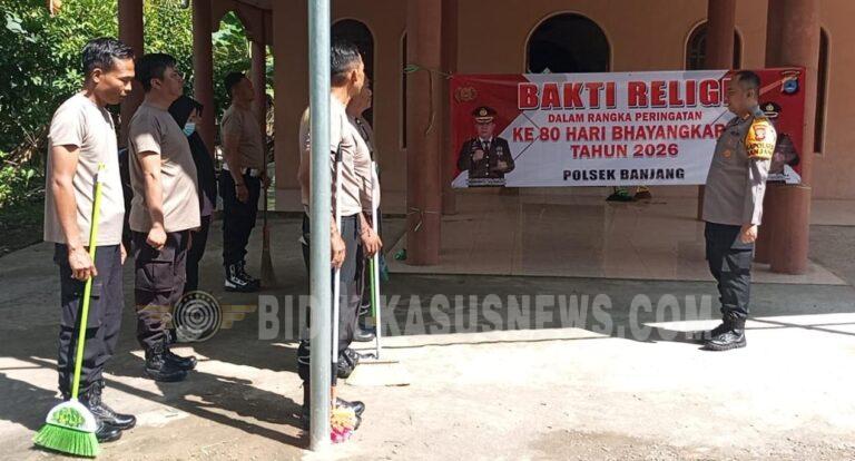 Jelang Hari Bhayangkara ke-80, Polsek Banjang Bersihkan Mushola Darul Taqwa, Perkuat Kedekatan dengan Masyarakat