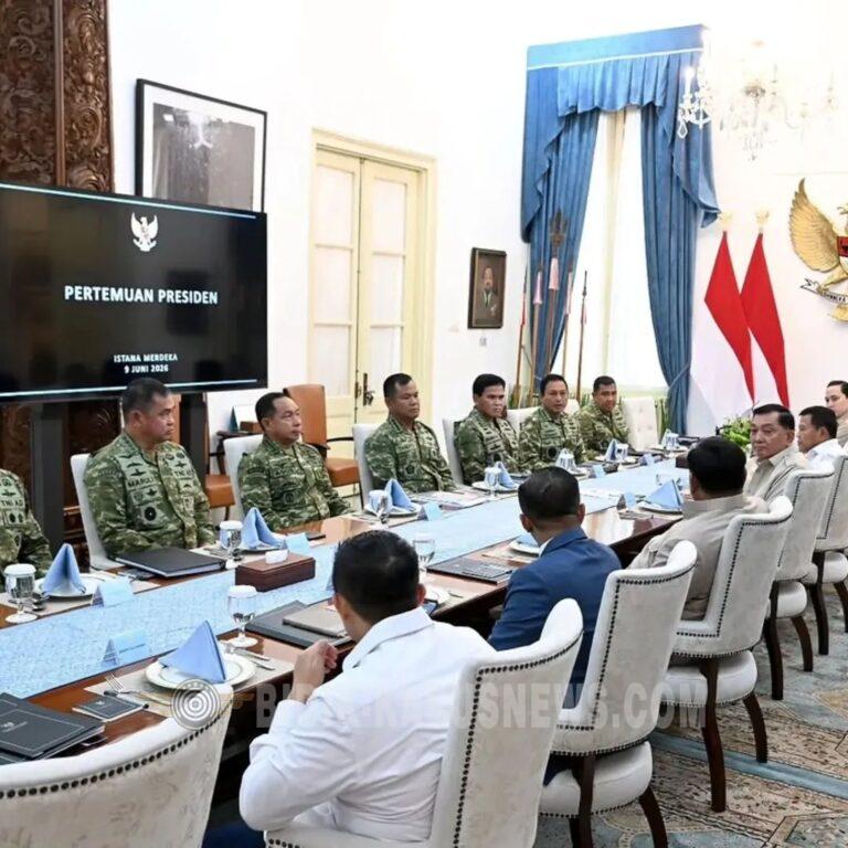 Presiden Prabowo Terima Pimpinan TNI di Istana, Program Listrik Papua hingga 2.000 Jembatan Gantung Jadi Sorotan