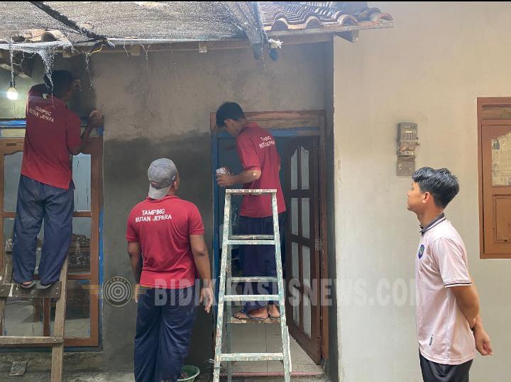 Bedah Rumah Jadi Sarana Pembinaan, Warga Binaan Rutan Jepara Turut Bangun Harapan Keluarga