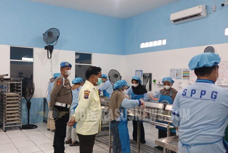 Polsek Banjang Kawal Distribusi Makan Bergizi Gratis ke 21 Sekolah dan Posyandu, 1.449 Penerima Manfaat Terlayani