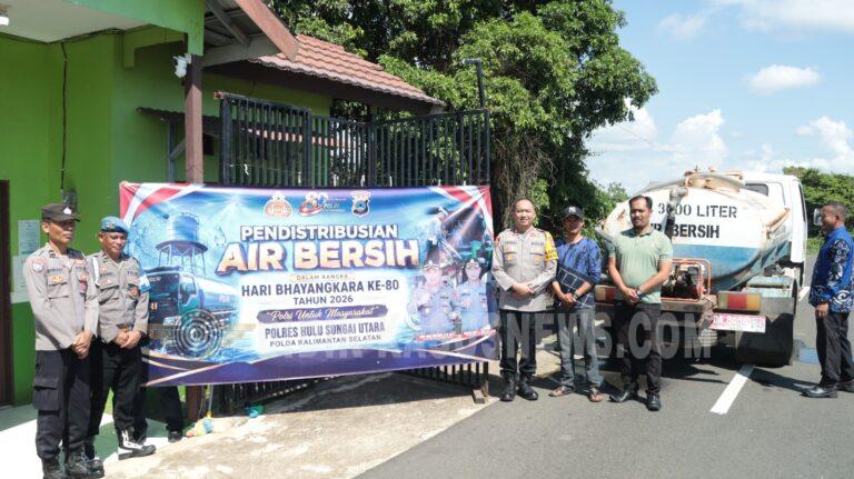 Hari Bhayangkara ke-80, Polres HSU Salurkan 3.000 Liter Air Bersih untuk Warga Desa Danau Terate
