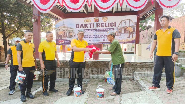 Sambut Hari Bhayangkara Ke-80, Polresta Cirebon Gelar Bakti Religi dan Serahkan Bantuan Peralatan Kebersihan di Makam Keramat Pangeran Cakrabuana
