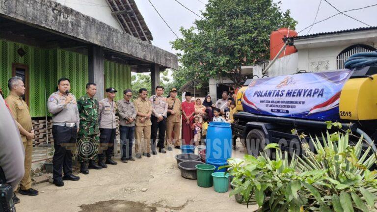 Peduli Warga, Satlantas Polres Cirebon Kota Distribusikan Air Bersih di Argasunya