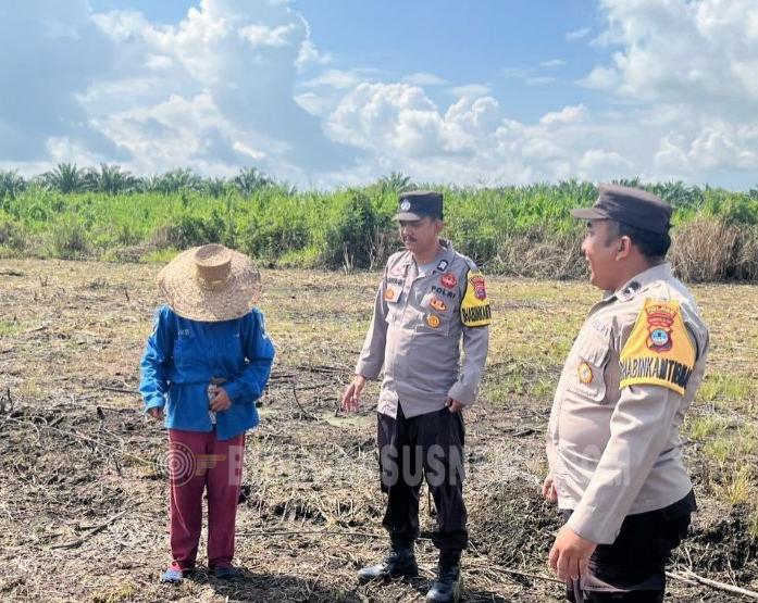 Patroli Dialogis Polsek Danau Panggang Dorong Ketahanan Pangan, Warga Diajak Tanam Jagung di Pekarangan
