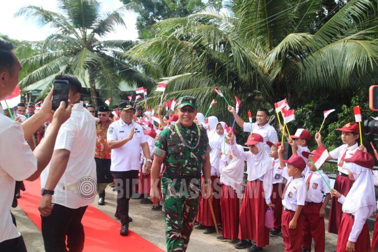 Danpusterad Tutup Karya Bakti TNI AD Skala Besar di Kepulauan Mentawai
