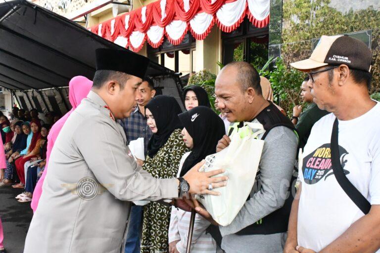 Polresta Cirebon Salurkan 600 Paket Sembako dalam Bhakti Sosial Hari Bhayangkara ke-80