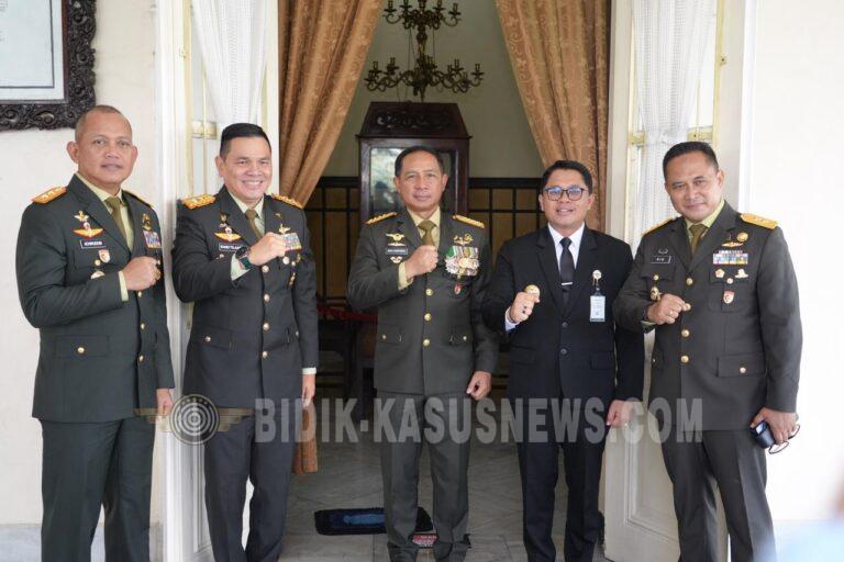 Pangdam IV/Diponegoro Dampingi Panglima TNI pada Prasetya Perwira Diktukpa TNI Integratif dan Kunjungan ke Museum Bersejarah