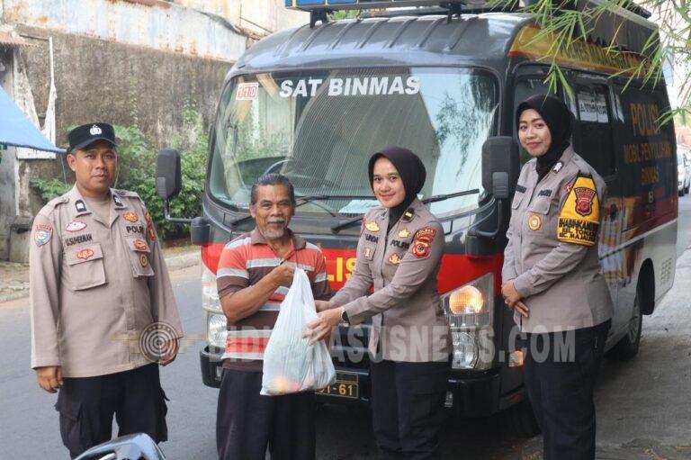 Pembagian Hasil Panen Raya Ketahanan Pangan di Rumah Dinas Polres Majalengka Kepada Ojol