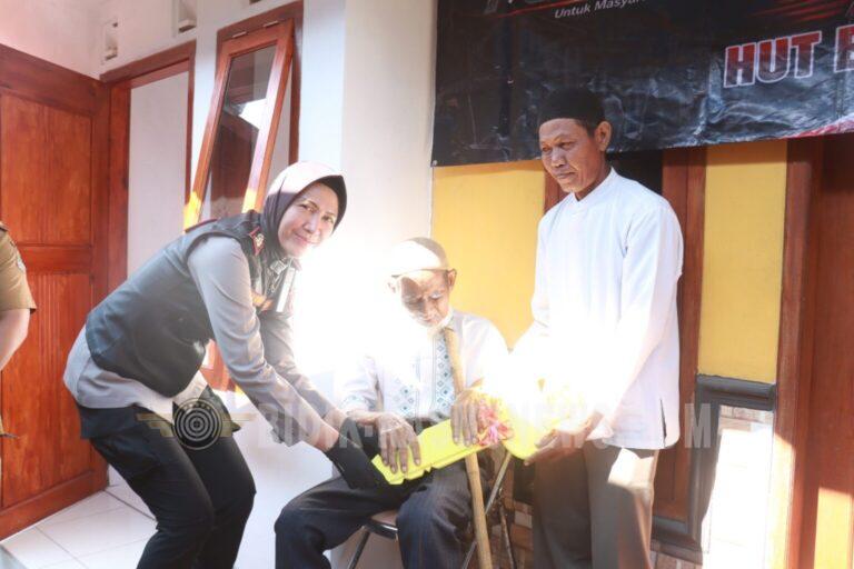 HUT Bhayangkara ke-80, Polres Majalengka Laksanakan Bakti Sosial Bedah Rumah Rutilahu Wujudkan Semangat “Polri untuk Masyarakat”