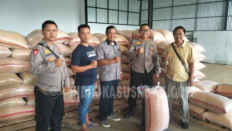 Menyemai Asa di Tanah Kuningan: Ketika Seragam Polri Menyatu dengan Lumpur Sawah