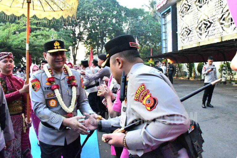 Kapolresta Cirebon Hadiri Penyambutan Kapolda Jabar dan Penyerahan Pataka Ganda Wibawa Cakti