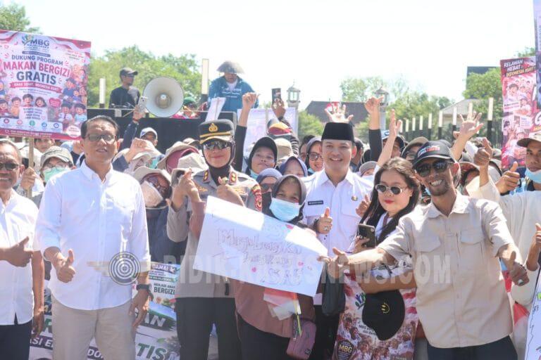 Kapolres Majalengka Pimpin Pengamanan Aksi Damai Gabungan Asosiasi Makan Bergizi Gratis di Depan Pendopo