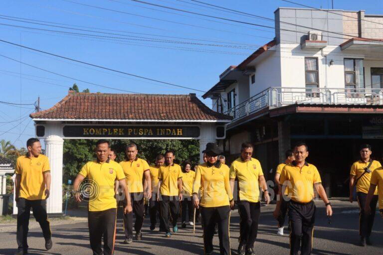 Kapolres Majalengka Gelar Jalan Santai Dan Menyapa Warga, Wujudkan Polri Yang Dekat Dengan Masyarakat
