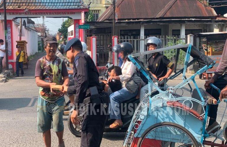 Personel Batalyon B Pelopor Satbrimob Polda Sumsel Laksanakan Giat Jum’at Berkah di Wilayah Kota Lubuklinggau