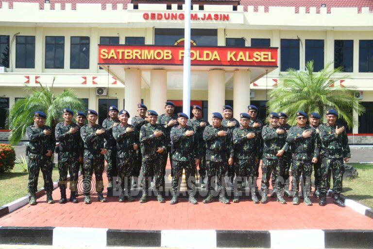 Tradisi Kehormatan Brimob Berlanjut, Brigjen Pol. Pradah Pinunjul Saksikan Serah Terima Dhuaja Satya Bajra Tiksna di Polda Kalsel