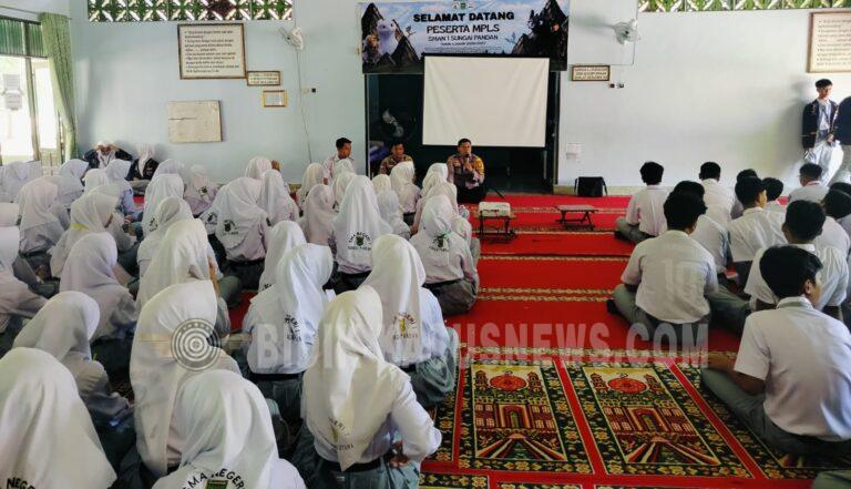 Cegah Bullying Sejak Dini, Polres HSU Beri Edukasi Anti-Perundungan kepada Siswa Baru SMAN 1 Sungai Pandan
