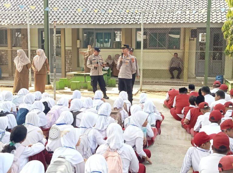 KBO Sat Binmas Polres Majalengka Berikan Penyuluhan Bahaya Narkoba dan Kenakalan Remaja kepada Peserta MPLS di SMPN 1 dan 3 Majalengka