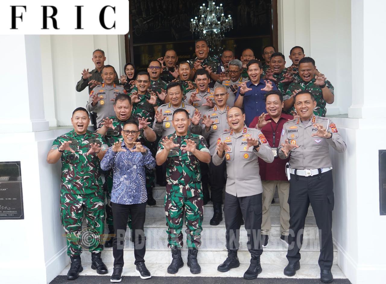Sinergi Tanpa Batas, Kapolda Jabar Silaturahmi Hangat Bersama Pangdam III/Siliwangi
