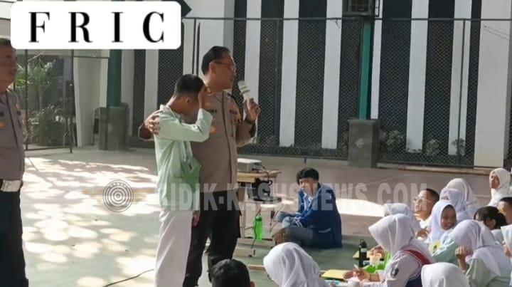 Kapolsek Cirebon Selatan Timur Tanamkan Karakter kepada Pelajar SMAN 3 Cirebon: Anak-Anak Adalah Penerus Bangsa yang Harus Dijaga