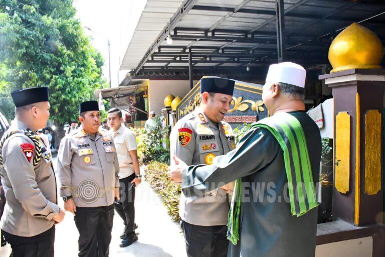 Kapolda Jabar Sholat Jumat Keliling dan Silaturahmi ke Ponpes Al-Khairiyah, Perkuat Sinergitas Polri dengan Ulama