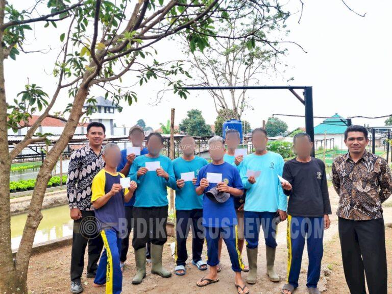 Lapas Kuningan Berikan Premi kepada 14 Warga Binaan Produktif