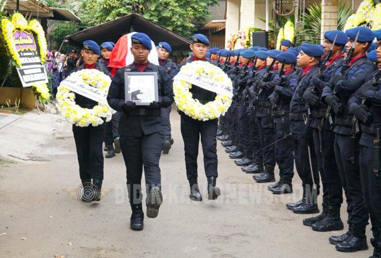 Korbrimob Polri Beri Penghormatan Terakhir kepada Kombes Pol. (Purn.) Suyono melalui Upacara Kedinasan