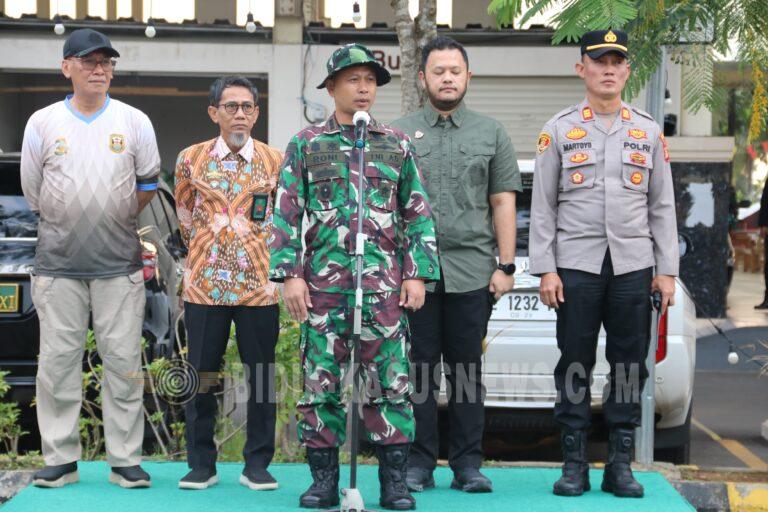 Peringati HUT Ke-1 Kodam XXI/Radin Inten, Kodim 0410/KBL Bersihkan Pasar Pasir Gintung Bersama Forkopimda dan Warga
