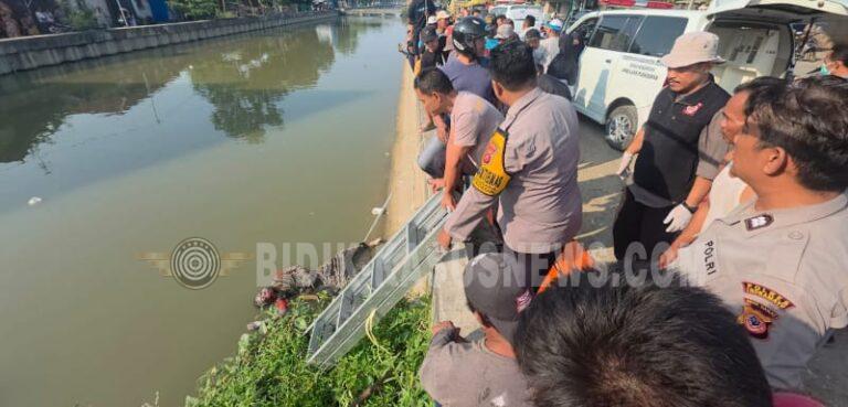 Polsek Widasari Evakuasi Jenazah Bocah Korban Tenggelam di Sungai Cipelang