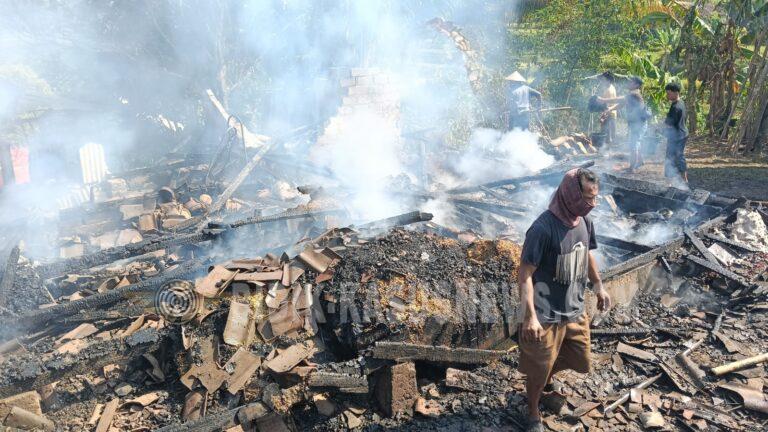 Rumah Warga Desa Sukamaju Ludes Terbakar, Kerugian Ditaksir Rp100 Juta