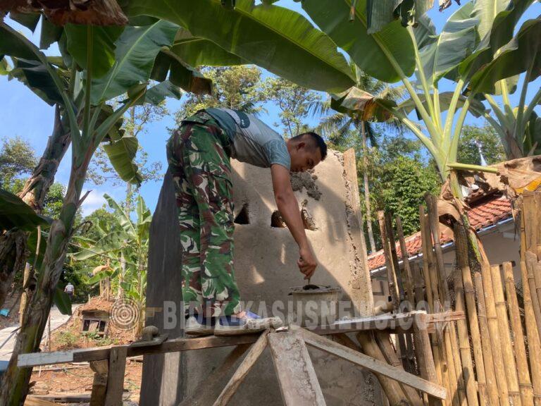 TINGKATKAN KUALITAS SANITASI TEMPAT IBADAH, SATGAS TMMD KE-129 BIKIN MCK DI MUSHOLA NURUZZAMAN