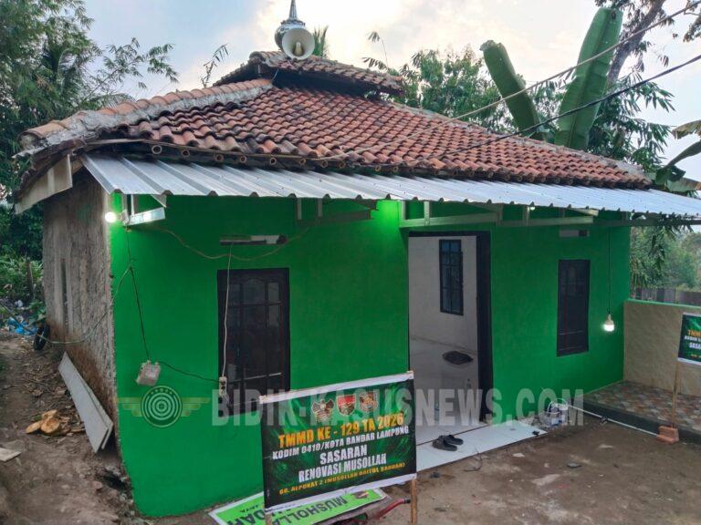 SENTUHAN GOTONG ROYONG DI MUSHOLAH BAITUL SAUDAH: TNI DAN WARGA GARAP RENOVASI TOTAL FASILITAS IBADAH