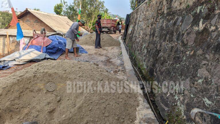 SATGAS TMMD 129 KEBAL PANAS: PASOKAN MATERIAL TERUS MENGALIR, PEMBANGUNAN RABAT BETON JALAN NANGKA TERUS DIGENCARKAN