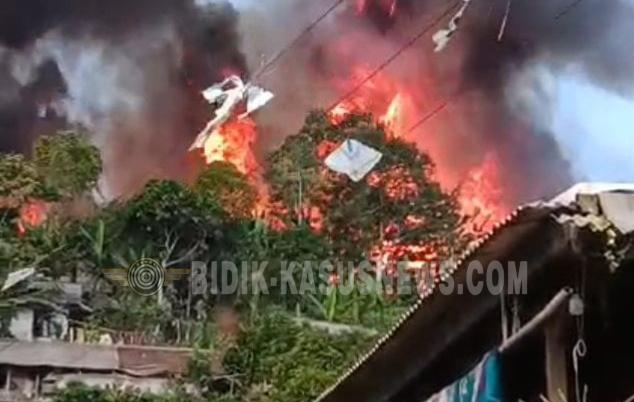 Kebakaran Hebat Guncang Kampung Kasepuhan Ciptamulya Sukabumi, Sejumlah Rumah Dilaporkan Terdampak