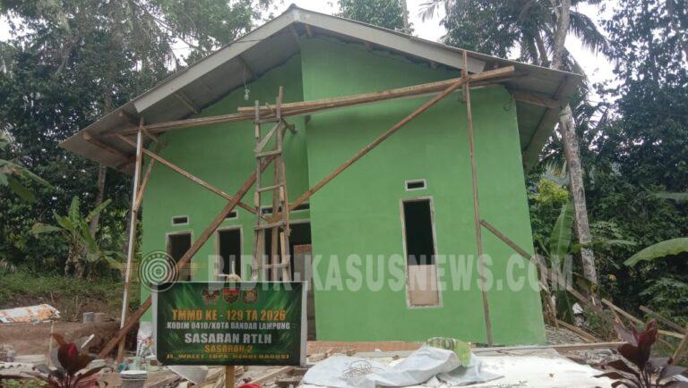RTLH Milik Hendi di Jalan Mata Air Capai 79 Persen, Satgas TMMD Ke-129 Kebit Plafon dan Pengecatan