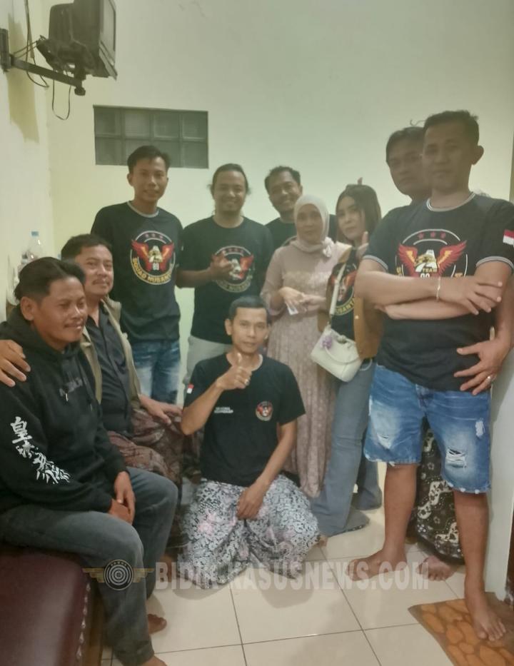 Ketua Squad Nusantara Ranting Pecangaan Beserta Anggota Jenguk Anak Anggota yang Dirawat di Rumah Sakit