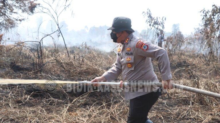 Kapolres HSU dan Balangan Kompak Tangani Karhutla di Perbatasan, 35 Hektare Lahan Jadi Sasaran Pembasahan