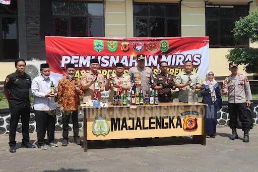 Lawan Penyakit Masyarakat, Polres Majalengka Musnahkan Ribuan Botol Miras Hasil Operasi Serentak