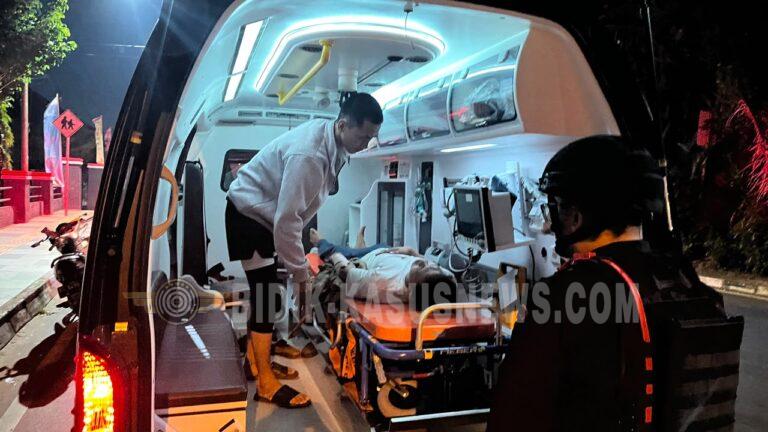 Jatuh di Depan Mako Brimob Polda Sumsel, Warga Palembang Dibantu Polisi ke Rumah Sakit
