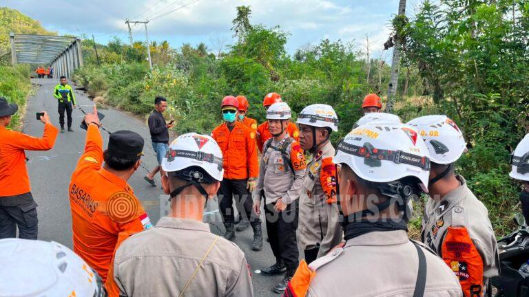 Korbrimob Polri Perkuat Misi Kemanusiaan di NTT, Evakuasi Korban dan Dukung Kebutuhan Pengungsian