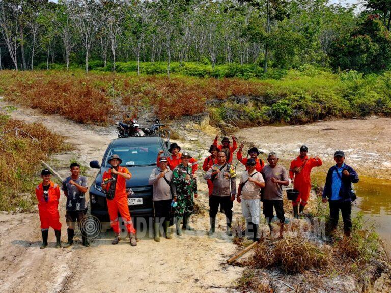 DANRAMIL SEPAUK BERSAMA FORKOPINCAM GELAR PATROLI KARHUTLA DI DESA GERNIS DAN LENGKENAT