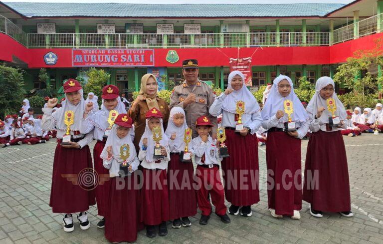 Jadi Pembina Upacara di SDN Murung Sari 1, Sat Binmas Polres HSU Ajak Pelajar Jauhi Bullying
