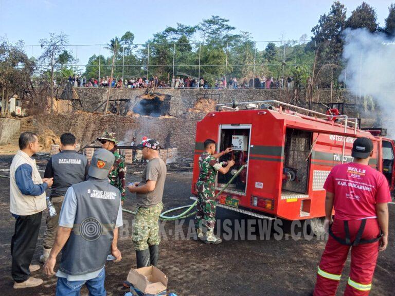 Babinsa Kodim 0605/Subang Bantu Padamkan Kebakaran Lahan Kosong di Subang